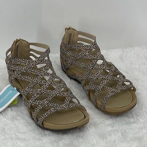 BareTraps Women's Strappy Tan Sandals WOMENS SIZE 10M ZIPPER BACK